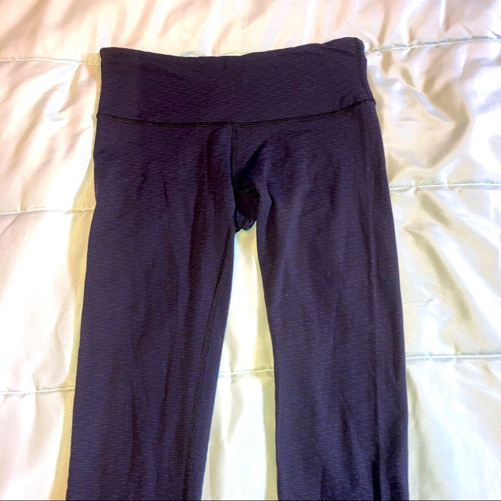 🍋Lululemon Black and Blue Print Leggings